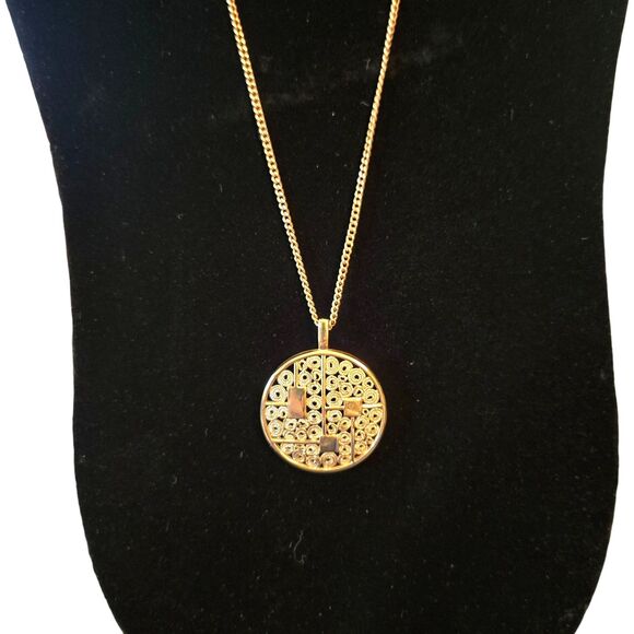 Sarah Coventry Signed VTG 1977 TIMELESS BEAUTY Gold Tone Pendant Necklace 21" - Picture 2 of 9